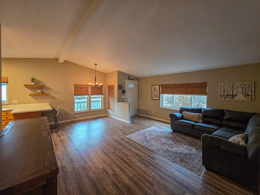 108 Whispering Willow Drive, Grants Pass, OR 97527 - Image #3