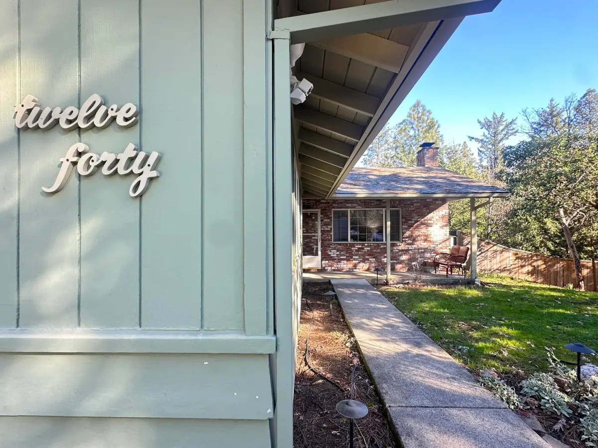 1240 Westmont Drive, Jacksonville, OR 97530 - #1