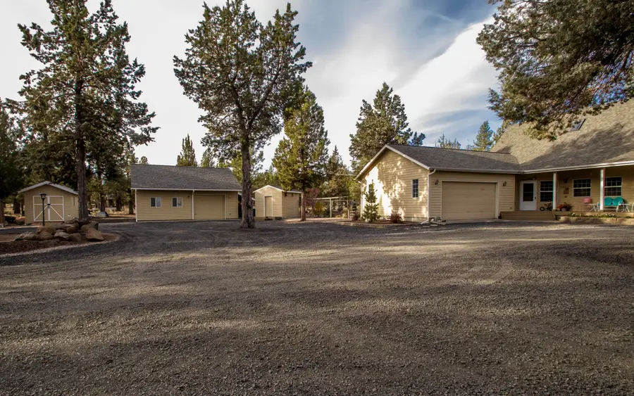 69469 Carlton Street, Sisters, OR 97759 - Image #2
