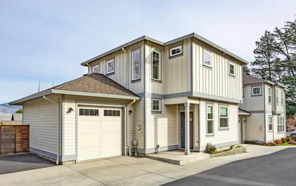 353 S Mountain Avenue, Ashland, OR 97520