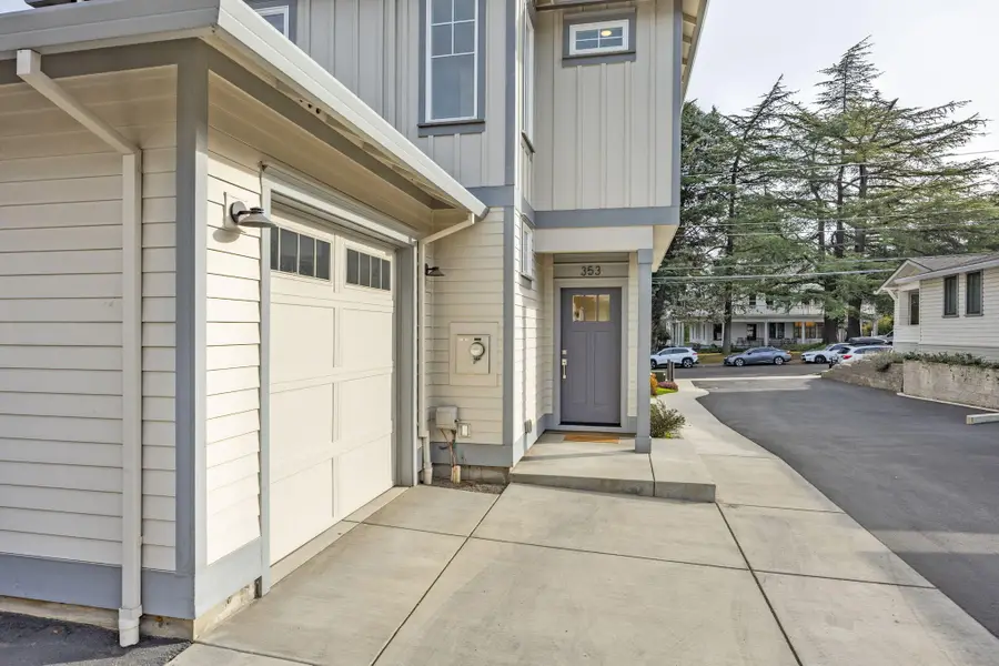 353 S Mountain Avenue, Ashland, OR 97520 - Image #2