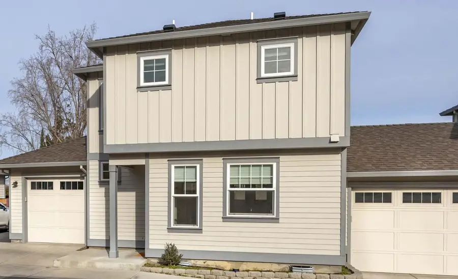 353 S Mountain Avenue, Ashland, OR 97520 - Image #3