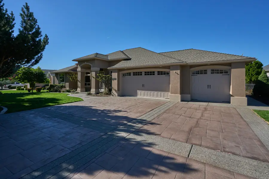 384 Robert Trent Jones Boulevard, Eagle Point, OR 97524 - #2