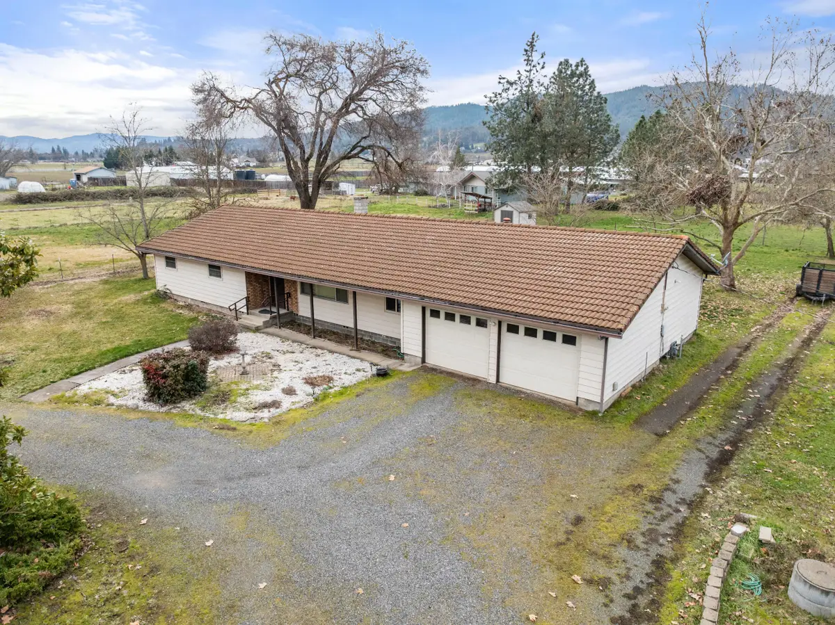 4269 Grant Road, Central Point, OR 97502 - Image #1