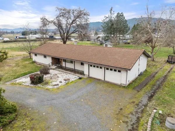 4269 Grant Road, Central Point, OR 97502