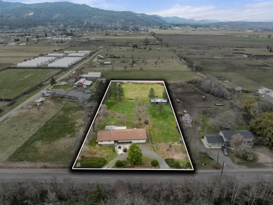 4269 Grant Road, Central Point, OR 97502 - Image #2