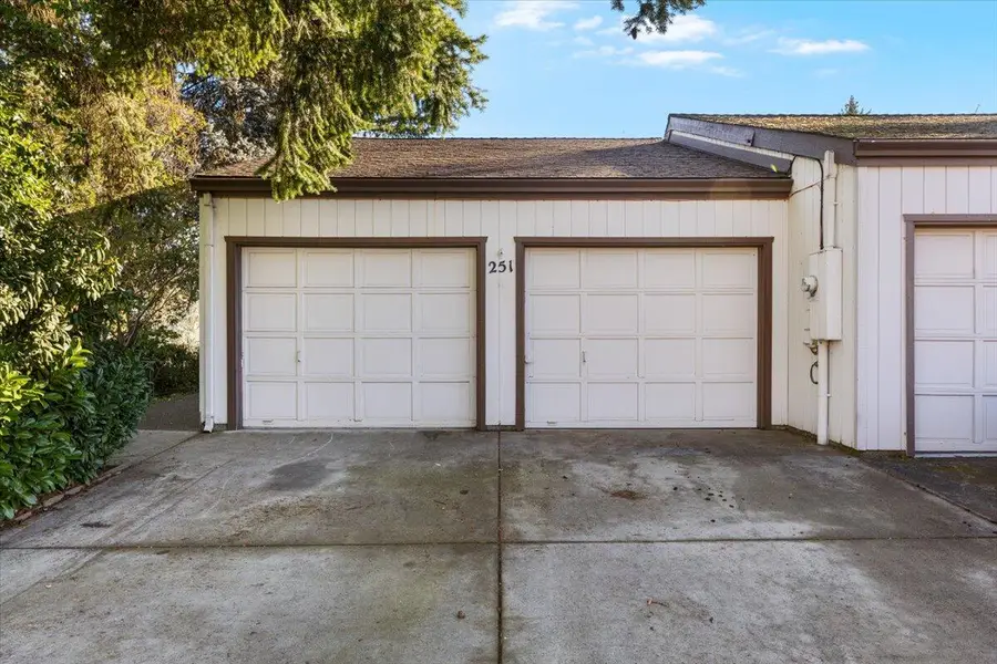 251 Mt Echo Drive, Medford, OR 97504 - Image #2