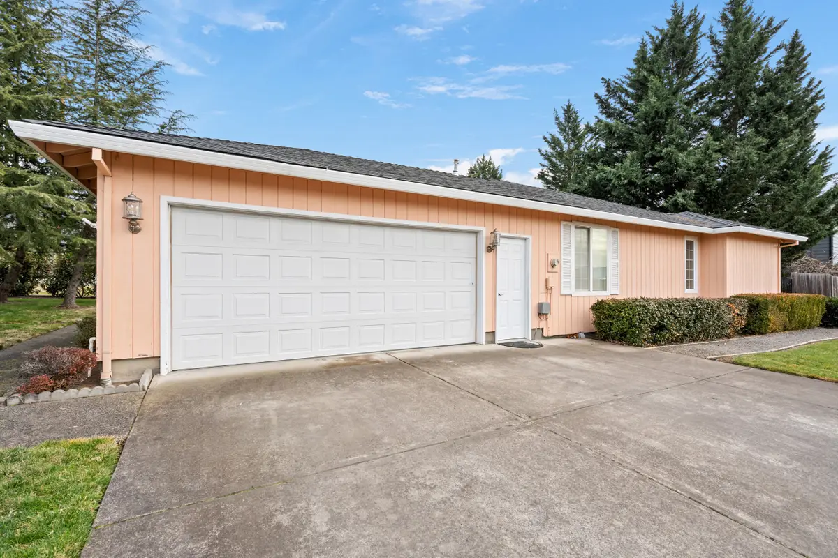 3402 Lone Pine Road, Medford, OR 97504 - Image #1