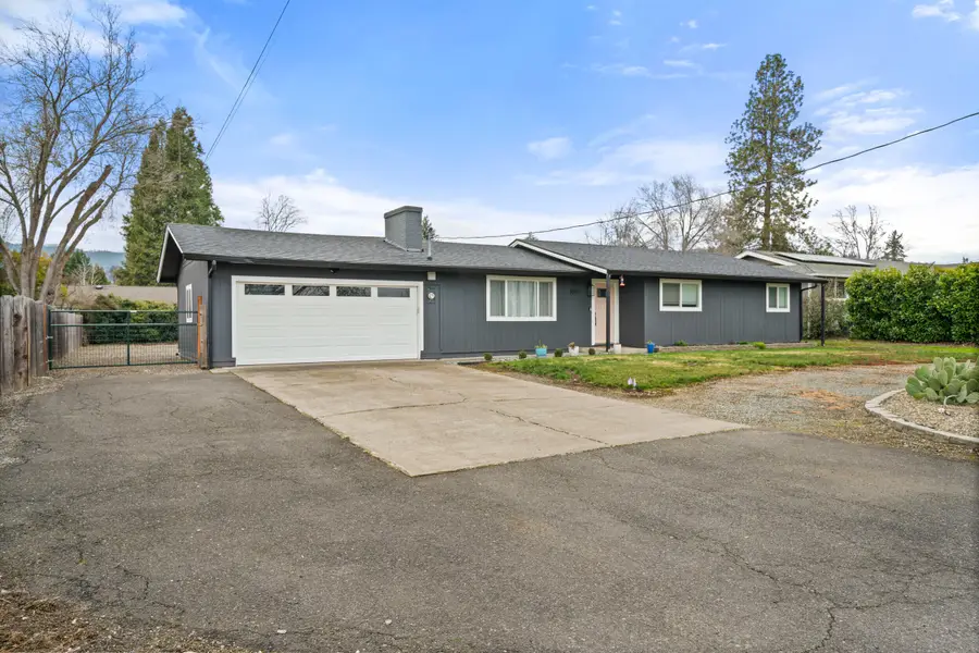 2011 Archer Drive, Medford, OR 97501 - Image #2