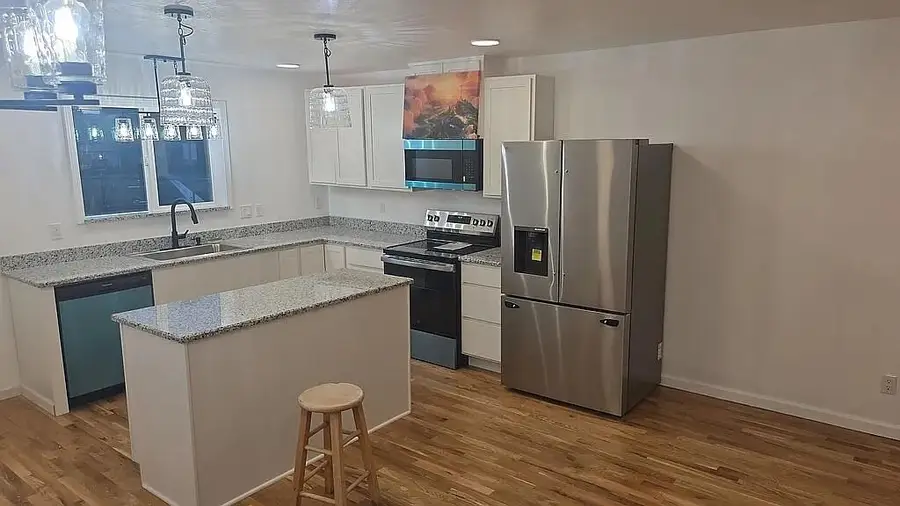 717 NE Fusite, Grants Pass, OR 97526 - Image #2