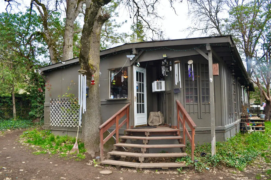 10585 Blackwell Road, Central Point, OR 97502 - Image #1