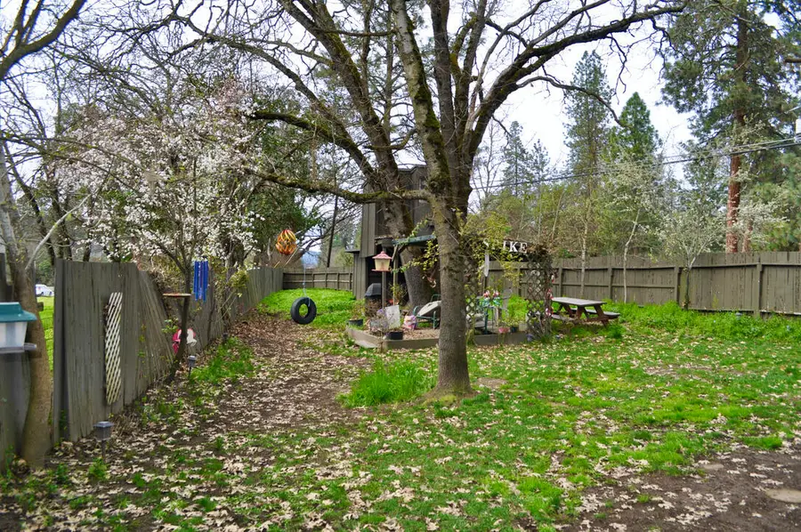 10585 Blackwell Road, Central Point, OR 97502 - Image #3