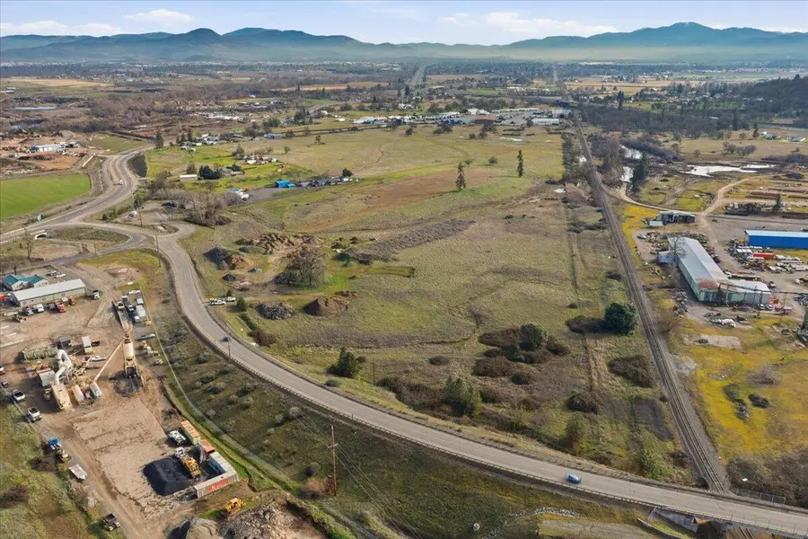 7505 Blackwell Road, Central Point, OR 97502 - Image #2