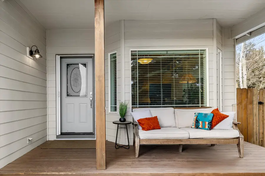 301 SE Springer Court, Bend, OR 97702 - Image #2