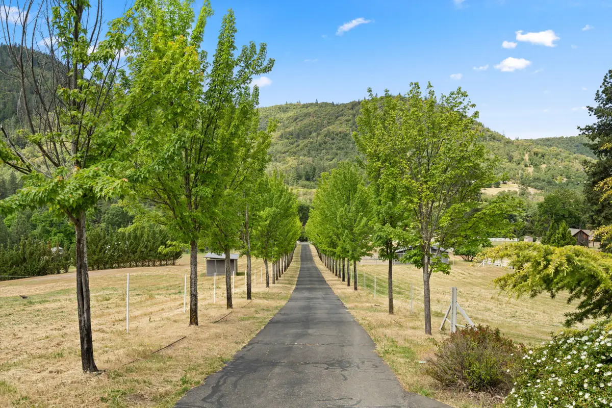 925 Galls Creek Road, Gold Hill, OR 97525 - Image #1