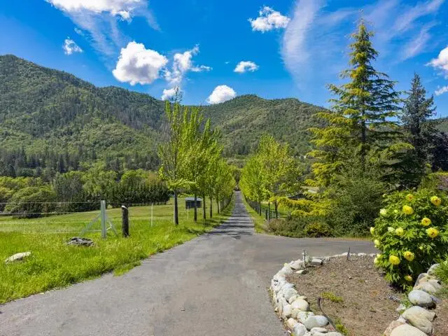 925 Galls Creek Road, Gold Hill, OR 97525 - Image #2