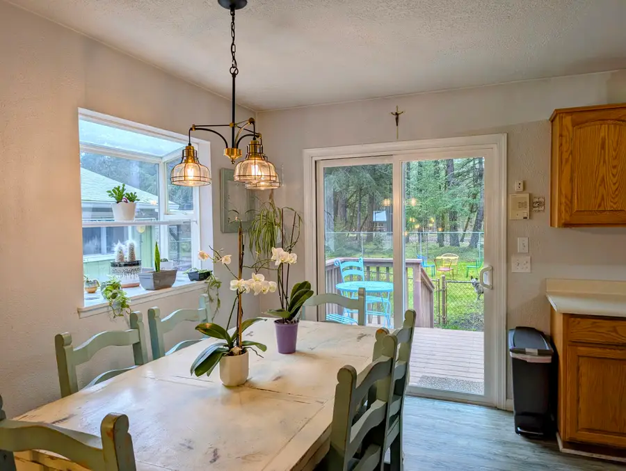 898 Williamson Loop, Grants Pass, OR 97526 - Image #2