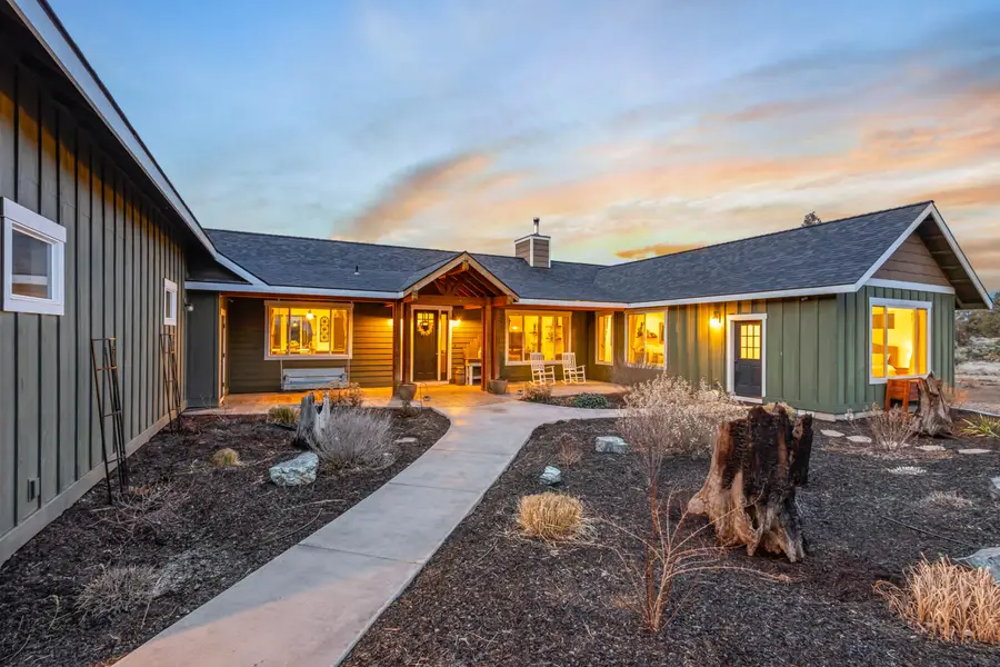 18385 SW Mount Adams Loop, Powell Butte, OR 97753 - #2