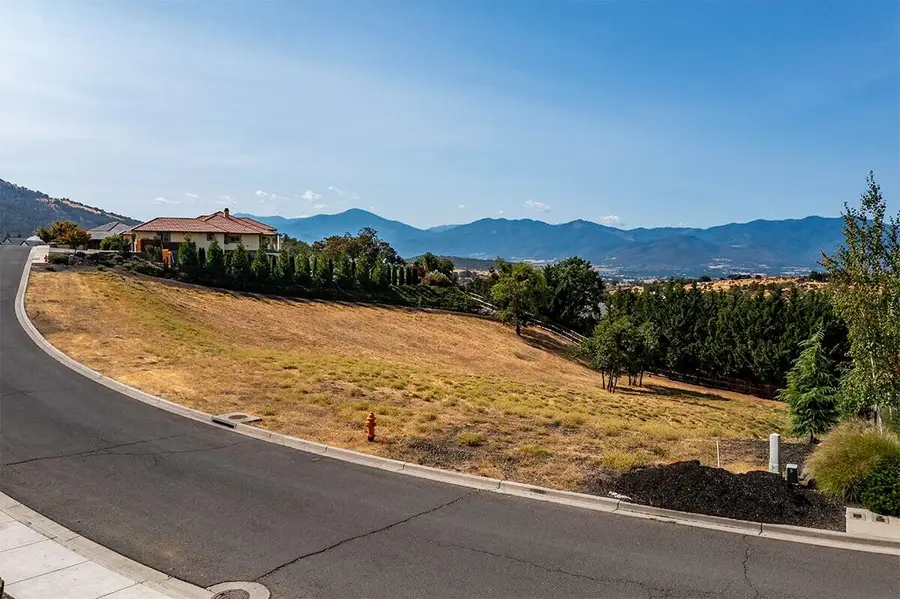 5651 Autumn Park Drive, Medford, OR 97504 - #3