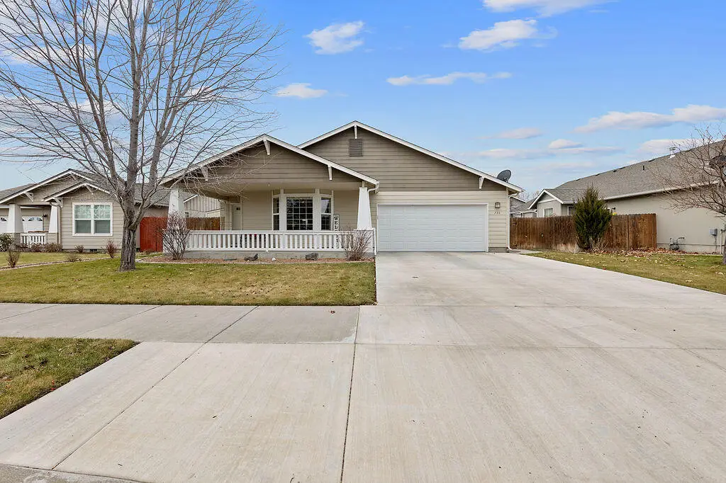 736 NE Sandstone Court, Prineville, OR 97754 - #1