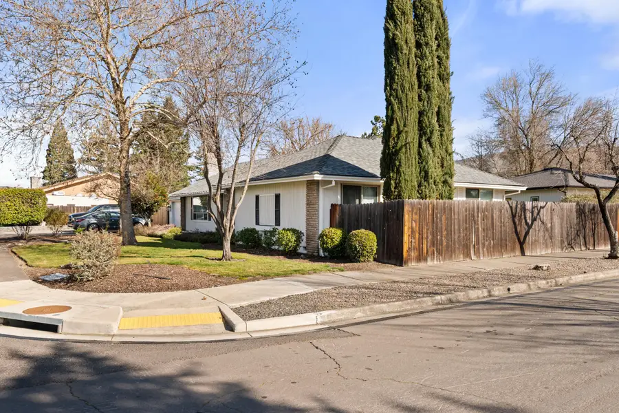 2906 Aldersgate Road, Medford, OR 97504 - Image #2