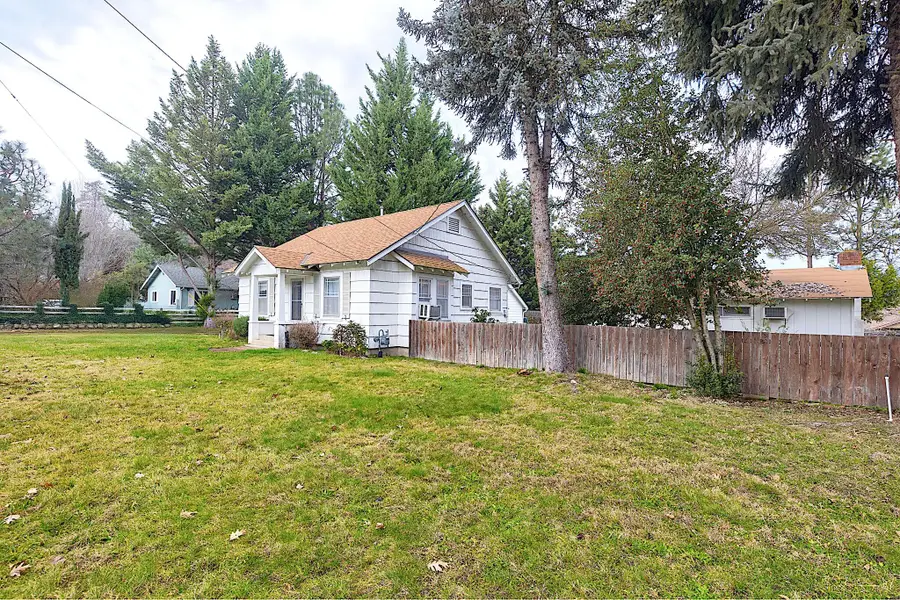 806 SE Grandview Avenue, Grants Pass, OR 97527 - Image #3