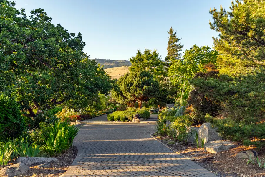 786 Pompadour Drive, Ashland, OR 97520 - Image #2