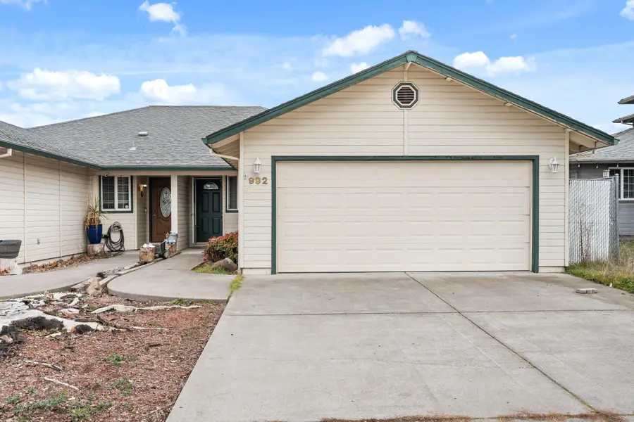 992 Glengrove Avenue, Central Point, OR 97502 - Image #3