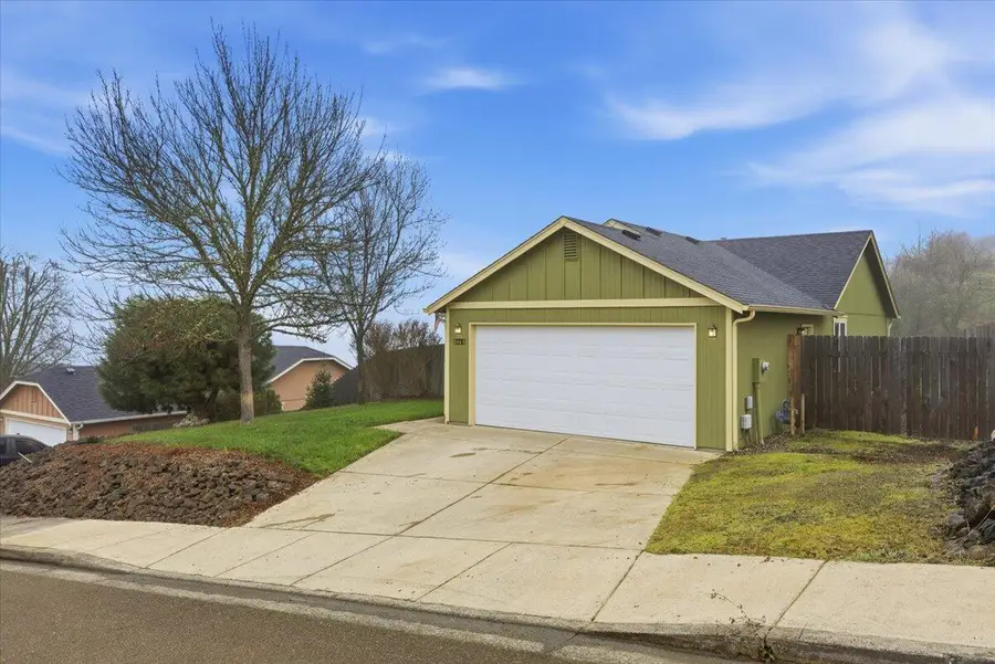 178 Grayson Street, Roseburg, OR 97471 - #3