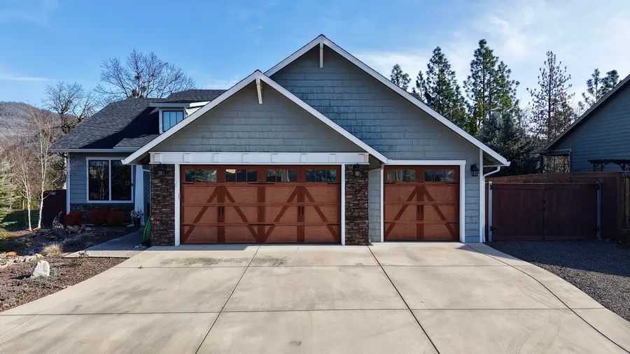 209 White Oak Way, Shady Cove, OR 97539 - #2