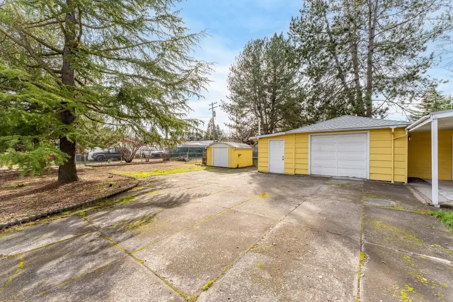 220 S 3rd Street, Central Point, OR 97502 - Image #2