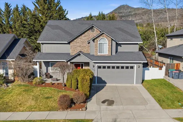 4529 Wolf Run Drive, Medford, OR 97504