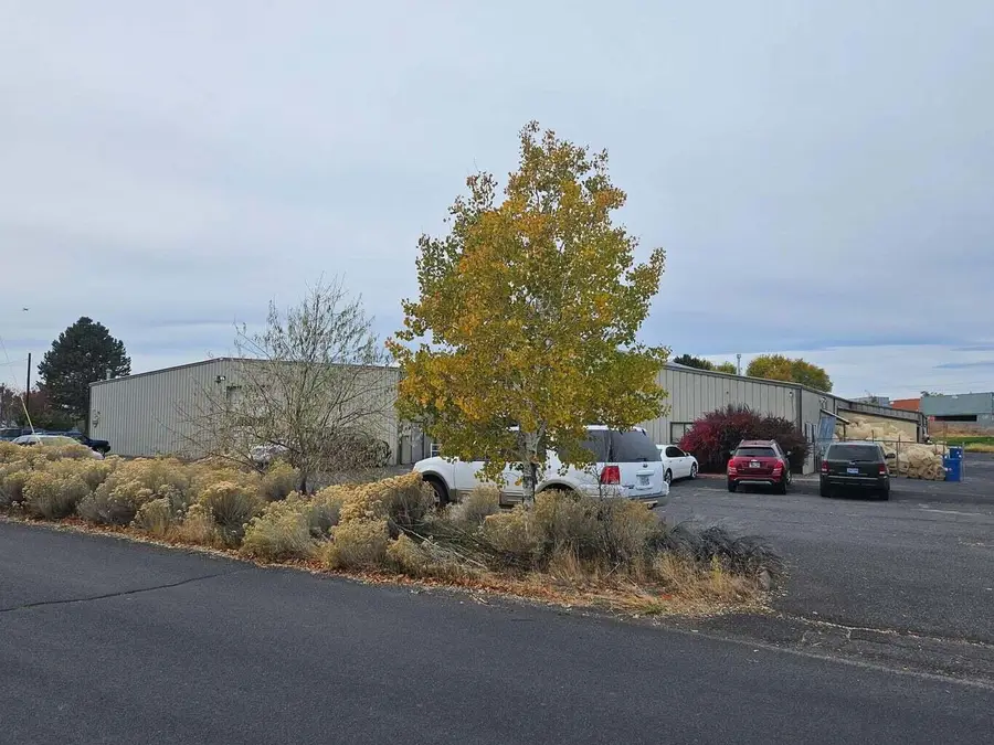 975 SW 1st Street, Redmond, OR 97756 - Image #2