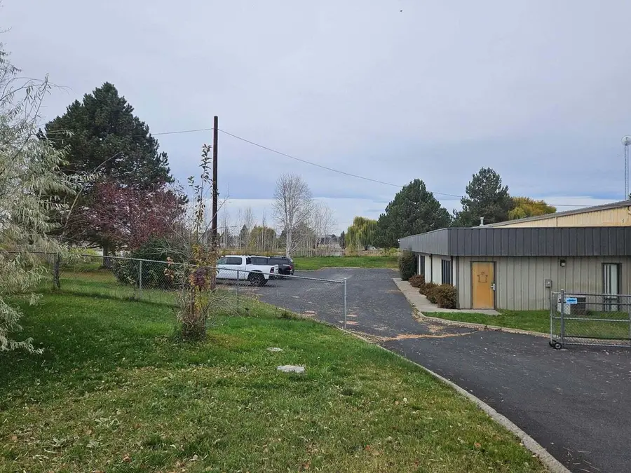 975 SW 1st Street, Redmond, OR 97756 - Image #3