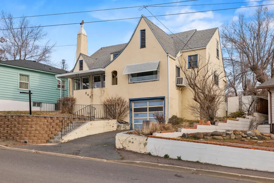 241 Hillside Avenue, Klamath Falls, OR 97601 - #3