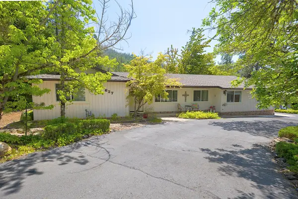 627 Carriage Road, Grants Pass, OR 97526