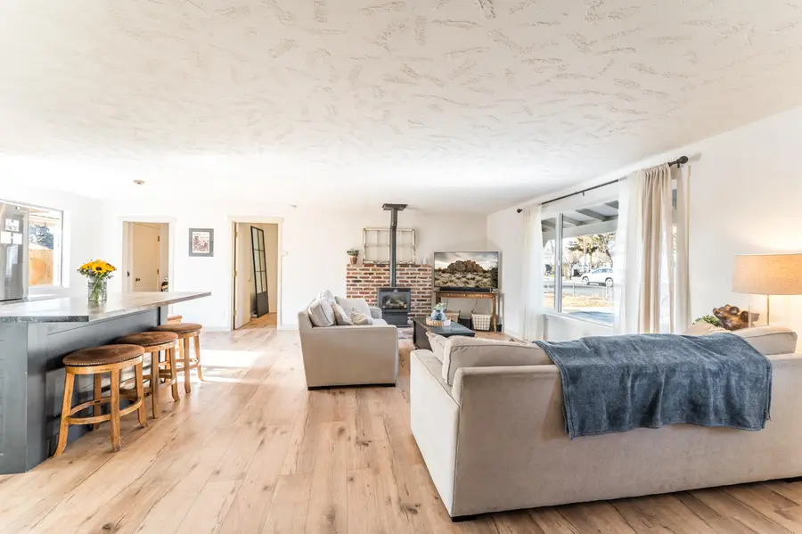 708 NW Greenwood, Redmond, OR 97756 - Image #2