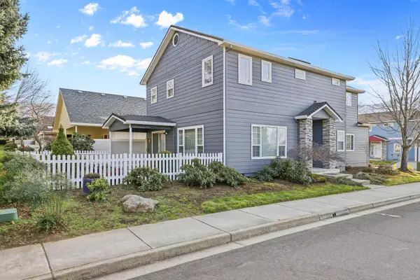 369 Meadow Drive, Ashland, OR 97520