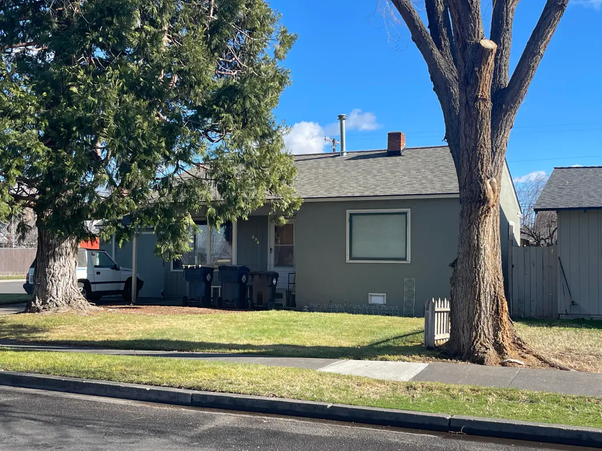 906 SW 13th Street, Redmond, OR 97756 - Image #1