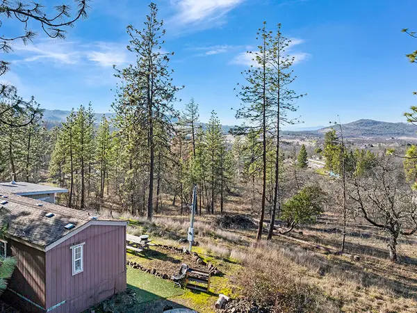 6443 Monta Vista Court, Eagle Point, OR 97524