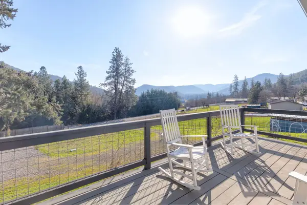 621 Sardine Creek Road, Gold Hill, OR 97525