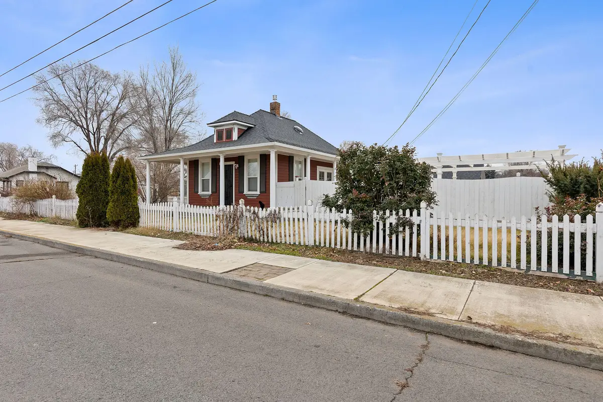 125 SE D Street, Madras, OR 97741 - Image #1