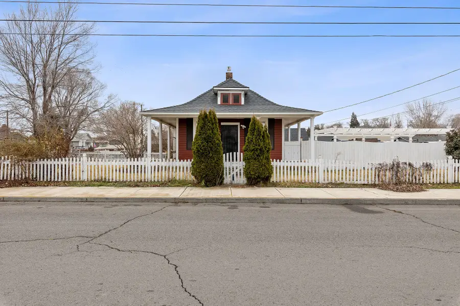 125 SE D Street, Madras, OR 97741 - Image #2