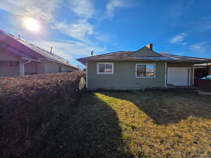 2136 Eberlein Avenue, Klamath Falls, OR 97601 - #2