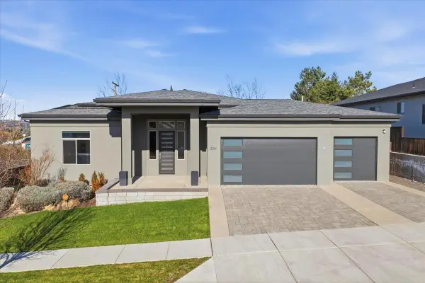 3261 Sky Way, Medford, OR 97504