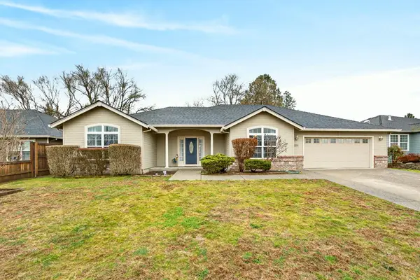 884 Mendolia Way, Central Point, OR 97502