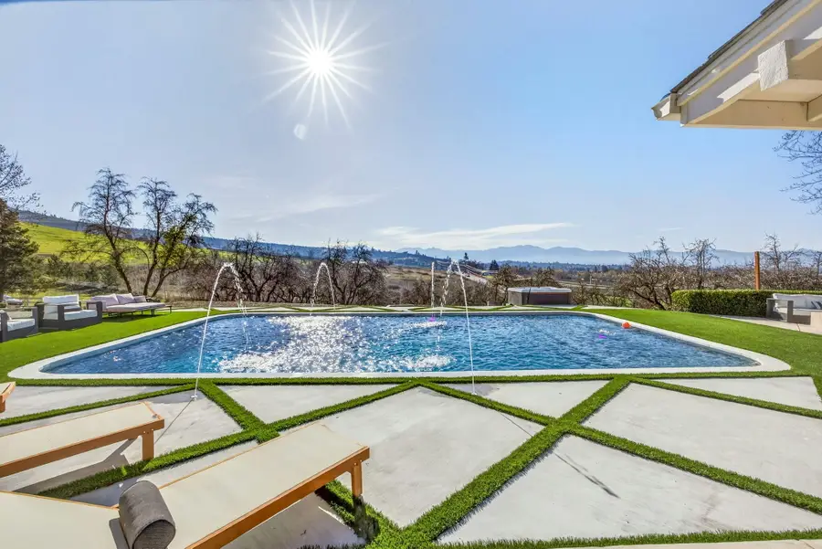 3320 N Foothill Road, Medford, OR 97504 - Image #3