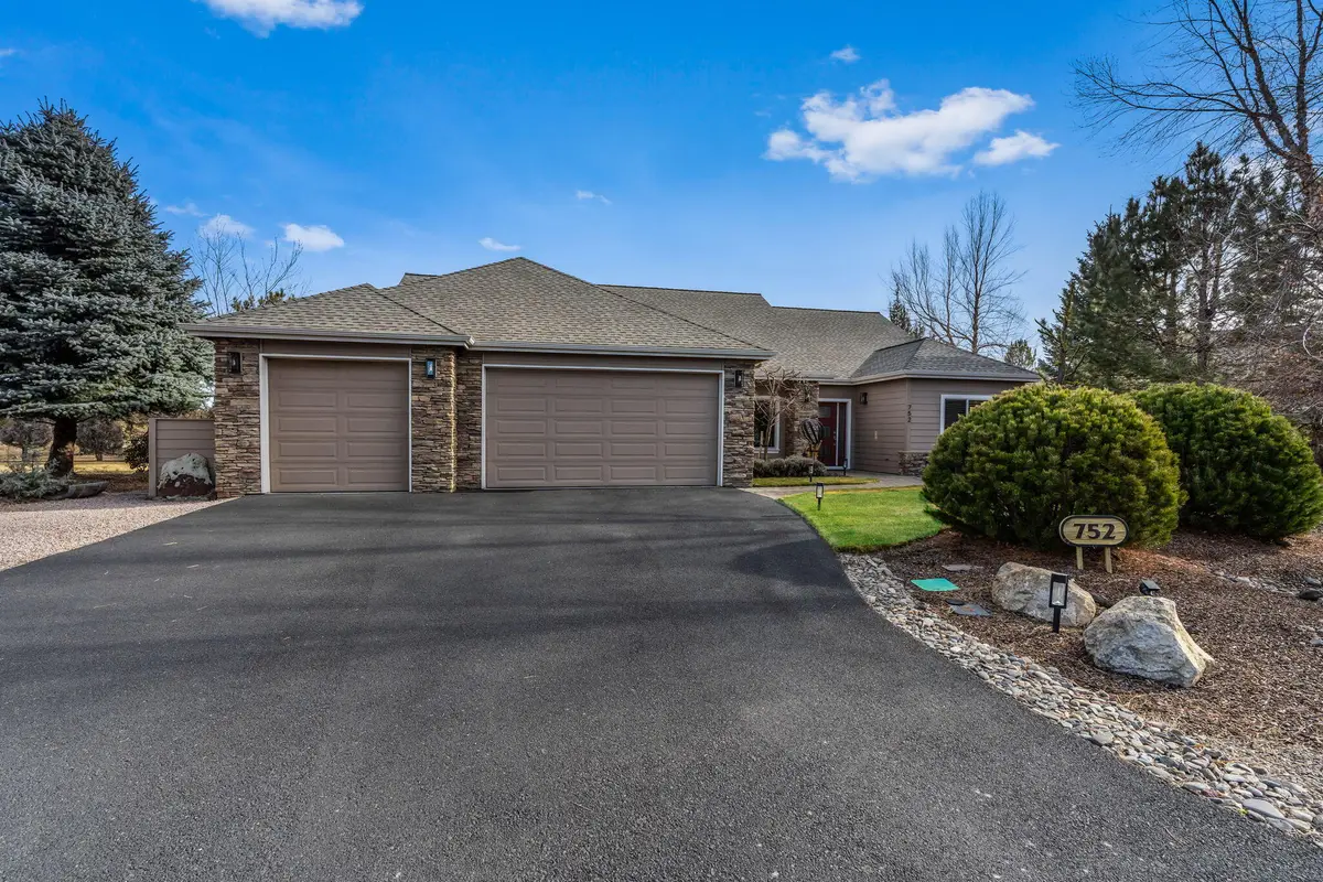 752 Crystal Falls Court, Redmond, OR 97756 - #1