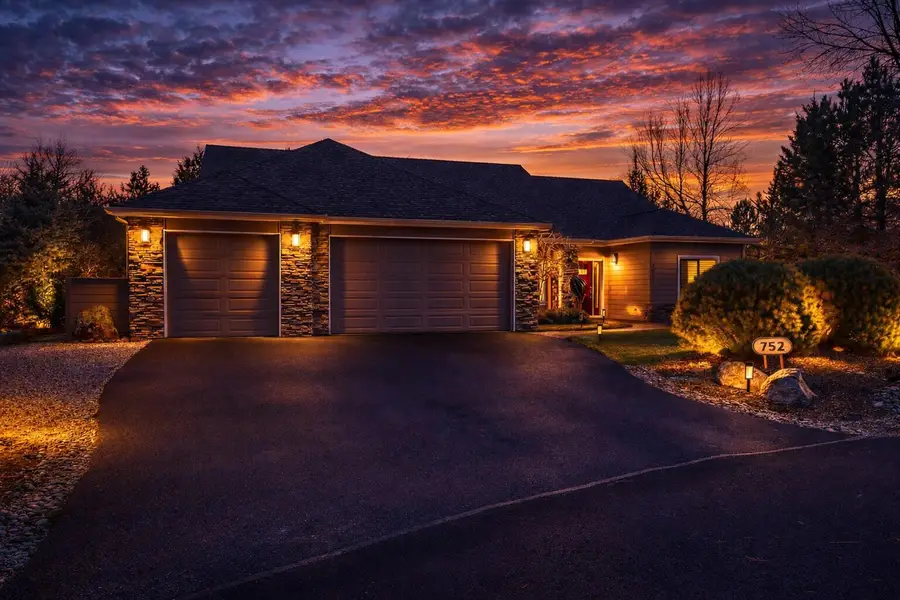 752 Crystal Falls Court, Redmond, OR 97756 - #2