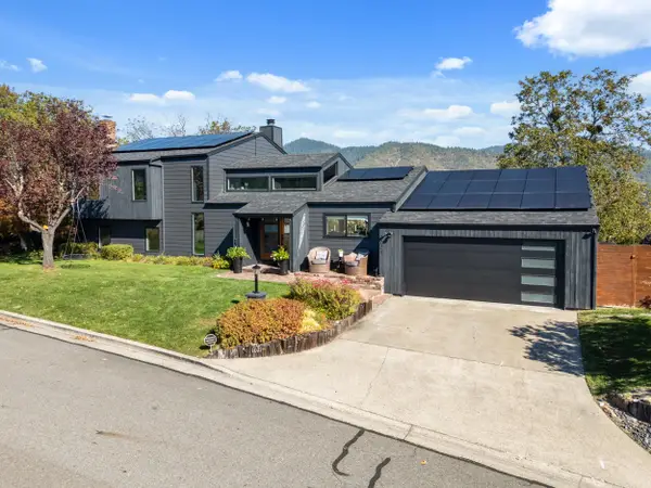 1021 NW Starlite Place, Grants Pass, OR 97526